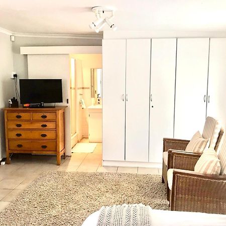 10Vdw Self Catering Apartments Durbanville Esterno foto