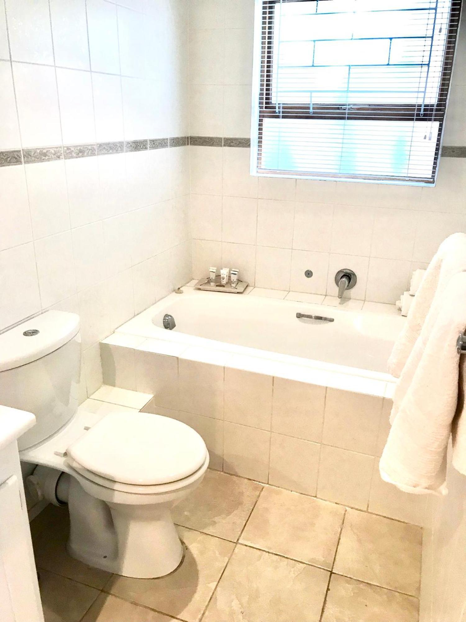 10Vdw Self Catering Apartments Durbanville Esterno foto